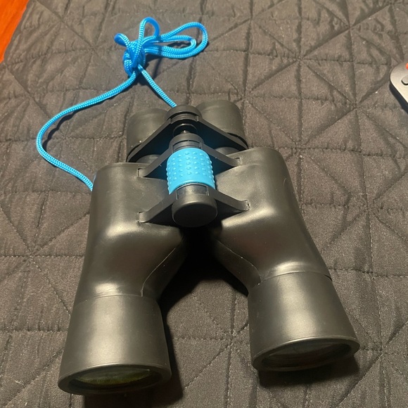 Binoculars - Picture 2 of 5